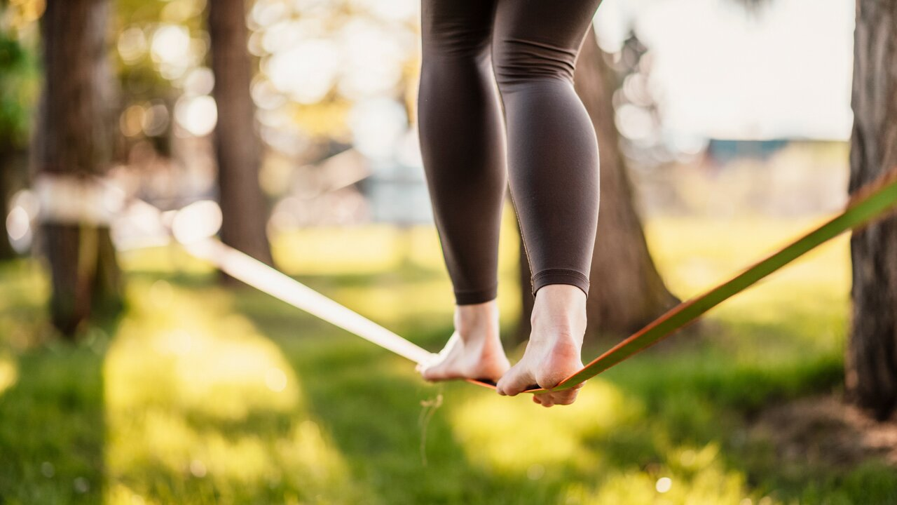 Jóga vás může skvěle připravit na slackline